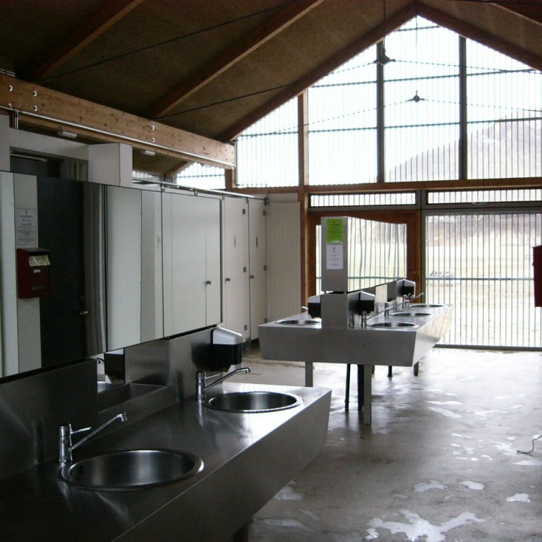 Landmannalaugar - toilet building