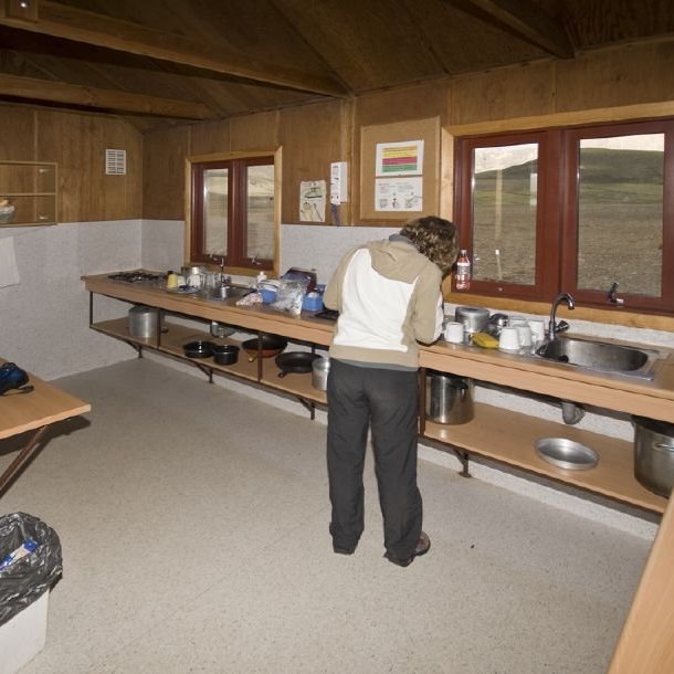 Álftavatn - small hut kitchen
