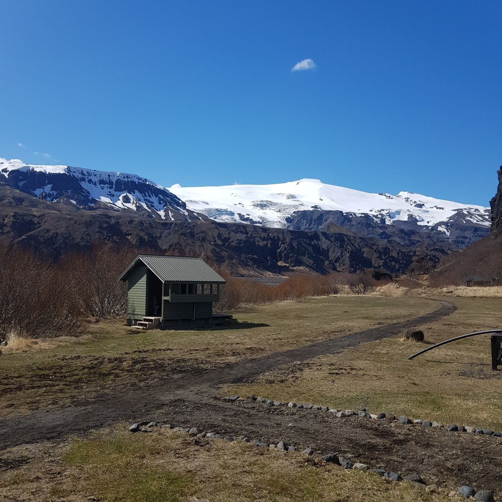 Tjaldstæði í Langadal, Eyjafjallajökull í baksýn.