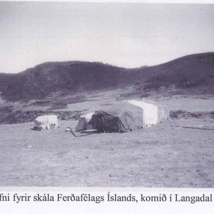 Byggingarefni fyrir skála Ferðafélags Íslands, komið í Langadal í Þórsmörk.