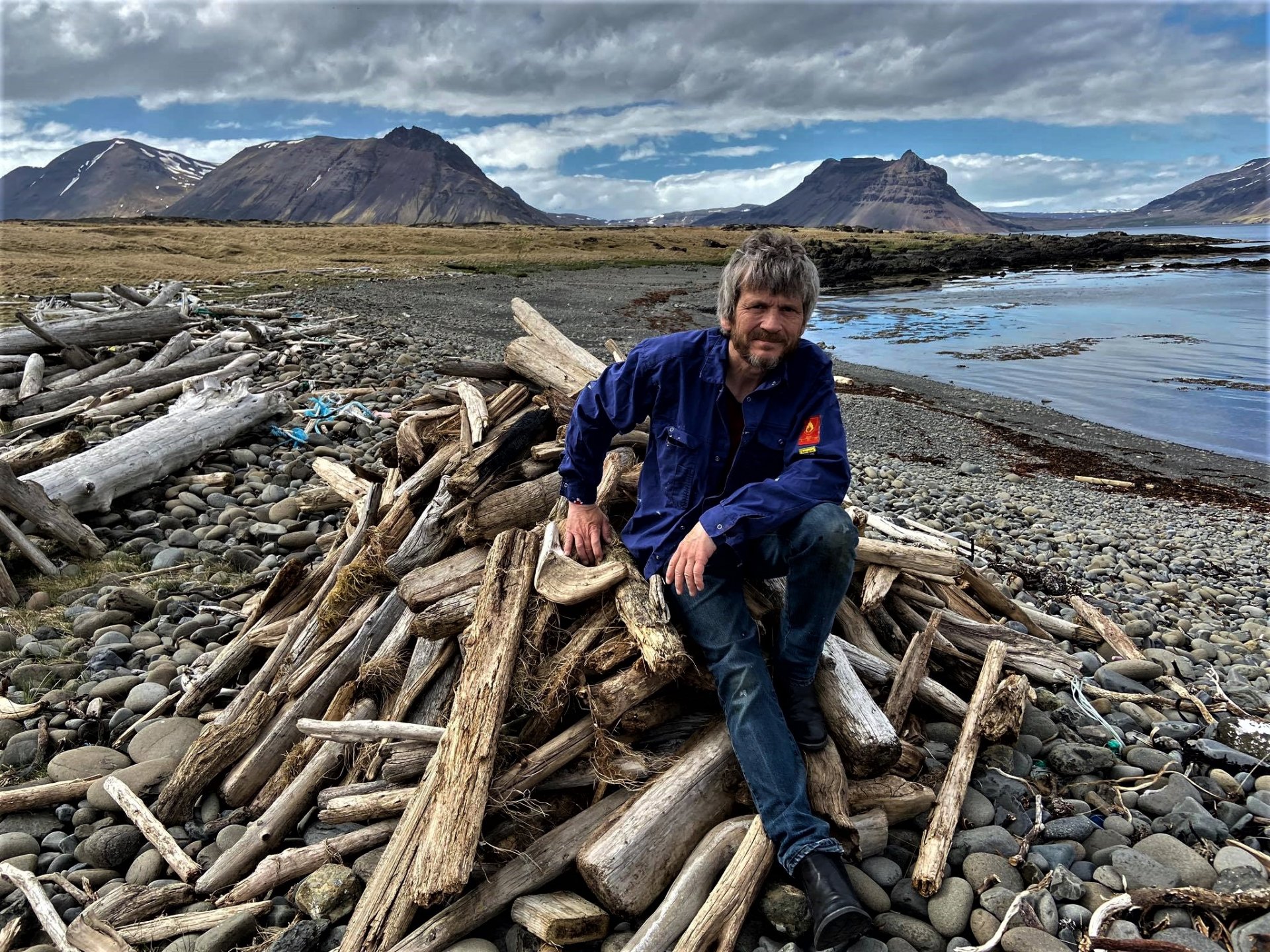 Hrafn Jökulsson í fjörunni í Kolgrafarvík