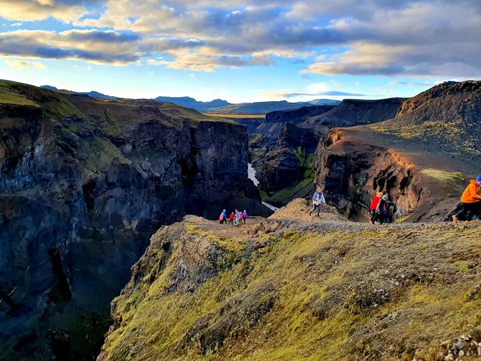 Ferðafélag Íslands býður upp á fjölmörg fjallaverkefni sem eru í gangi allt árið um kring. 