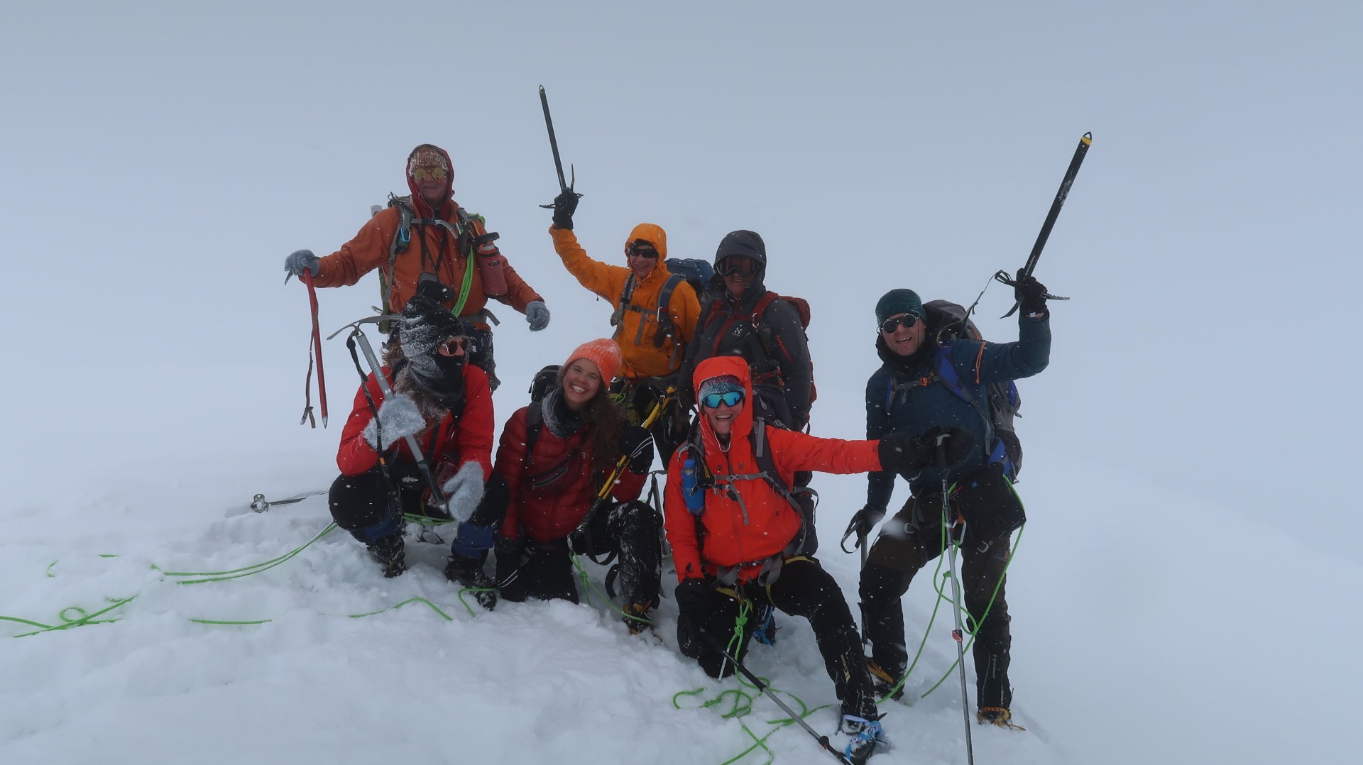 Það er mikilvægt fyrir alla sem stunda fjallamennsku að stöðugt að bæta þekkingu sína og færni í fjallamennsku.  Það er best gert með því að taka þátt í námskeiðum, fjallaverkefnum og læra af reynslumeira fjallafólki. 