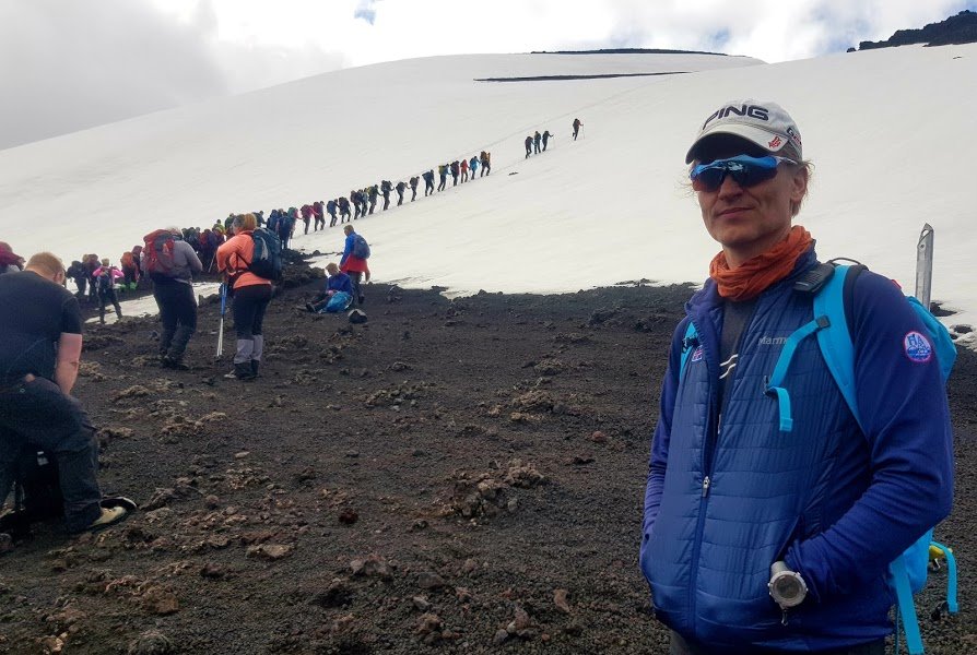 John Snorri á leið á Heklu með FÍ hóp. 