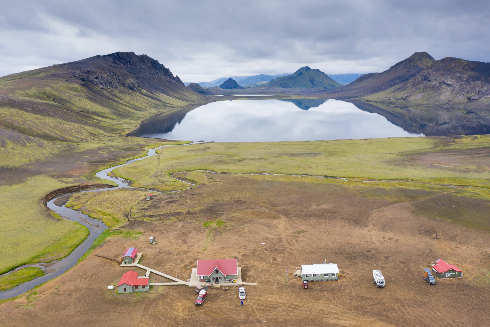 Skálar Ferðafélagsins við Álftavatn.