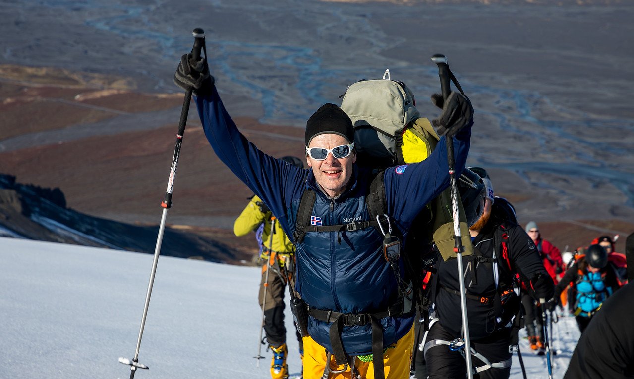 Helgi Jóhannesson glaðbeittur á svip í fjallaskíðaferð á leið á Eyjafjallajökul. (Mynd: Ólafur Már Björnsson)