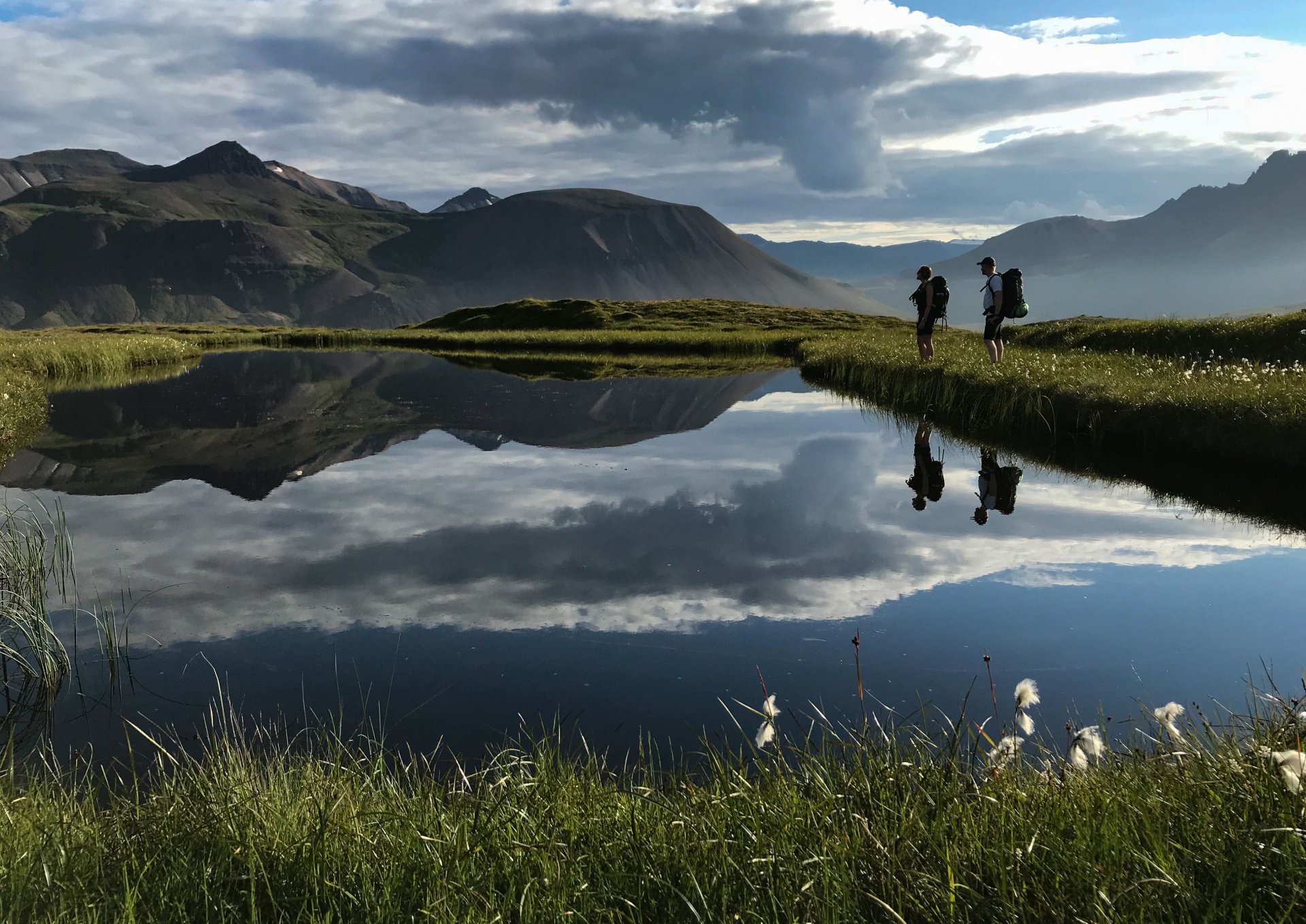 Forsíðumyndin á ferðaáætlun FÍ 2021. Myndina tók Tómas Guðbjartsson á Víknaslóðum upp af Breiðuvík. 